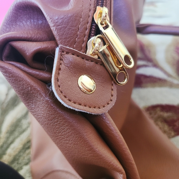 Benoss Milan Overnight Bag - Picture 5 of 12